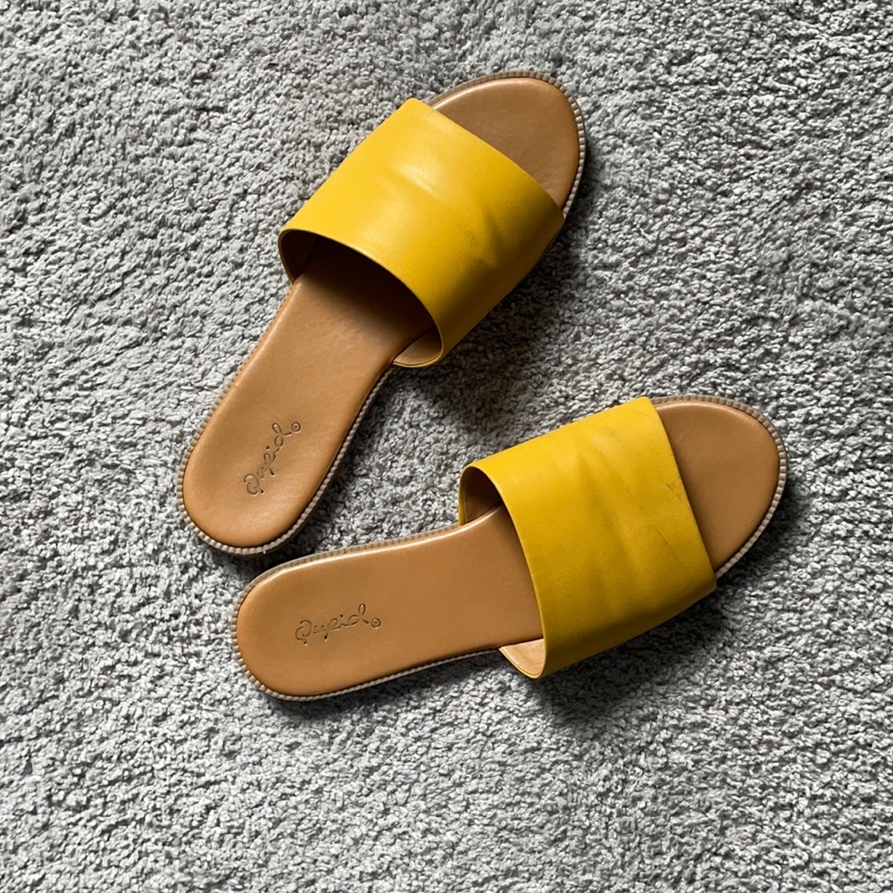 Women’s sandals - Quipid - size 7.5 lightly worn - slight heel